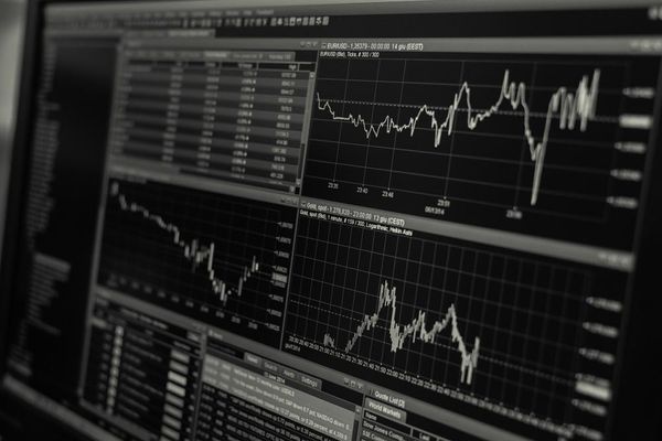 Arbitrage Price Theory vs. Capital Asset Pricing